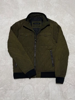 Zara jacka - Grön jacka från Zara, mycket bra skick