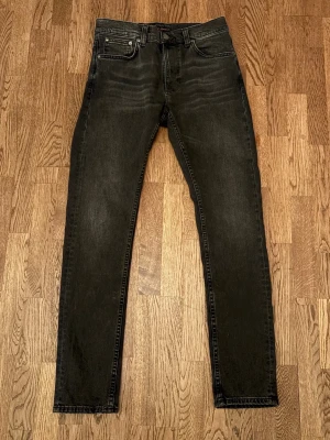 Svarta Nudie jeans  - Storlek W 30 L 32 provade dem en gång men passade inte mig så har legat i garderoben sedan köp 