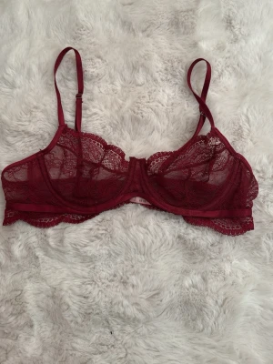 Hunkemöller Spetsbh  - Stl 80B fint skick