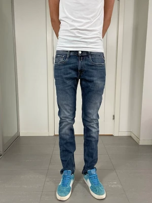 Replay Jeans - Säljer nu dessa Replay jeans, W29 o L32 med mått ca 38 o 106 cm. skriv för fler bilder/frågor🙌🏼