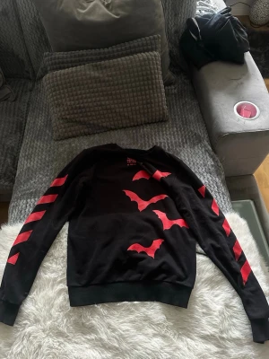 Off white tröja - Fin tröja inte haft på mig den så mycket passar S till xs Off white tröja limited edition 