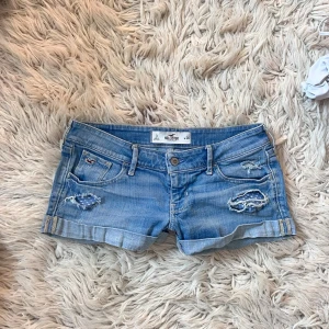 U10 Lågmidjade hollister jeansshorts  - Midja ca 40