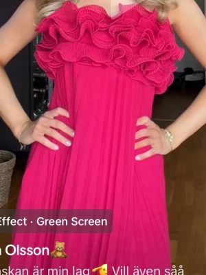 SÖKER Zara Klänning - Söker denna bandeau rosa Zara klänningen!!🩷