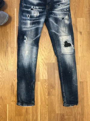 dsquared2 jeans - säljer dessa sköna dsquared jeans i strlk 31.