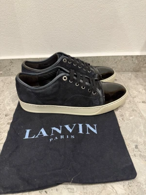  Lanvin Cap Toe - Lanvin Cap Toe || Storlek UK9 EU43 || Skorna är i mycket bra skick || Dustbag medföljer vid köp || Tveka inte på att höra av dig vid frågor eller funderingar 