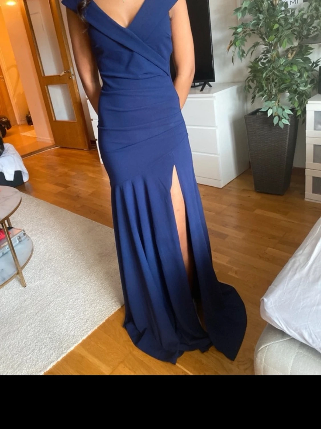 Marinblå långklänning med slits - 3