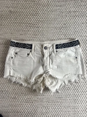 American eagle shorts - Midjemått: 41cm rakt över 💗