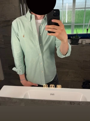 Mintgrön Ralph Lauren Skjorta  - Hej! Säljer nu denna mintgröna Ralph Lauren skjorta för endast 329kr🔥 Perfekt för sommaren☀️ Skick 9/10✅ Hör av dig om du har funderingar📩 