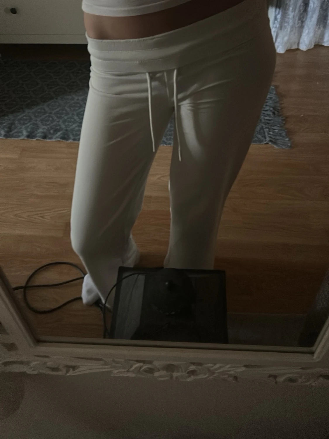 Vita mjukisbyxor med dragsko - 1