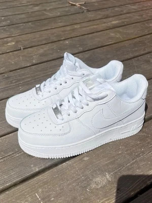 Nike air force 1 - Helt nya Nike air force 1 i storlek 38🥰 passade inte mina fötter 