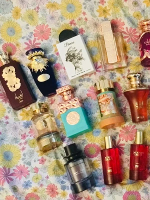 Parfymsplit 💟 - Splittar parfymer i glasdekanter med spray ✨️Säljer ej hela flaskan ✨️3 ml-25 kr,5 ml-38 kr✨️Se listor bland bilderna vilka som finns ✨️Skriv vilka du önskar så lägger jag ut som ett nytt paket 