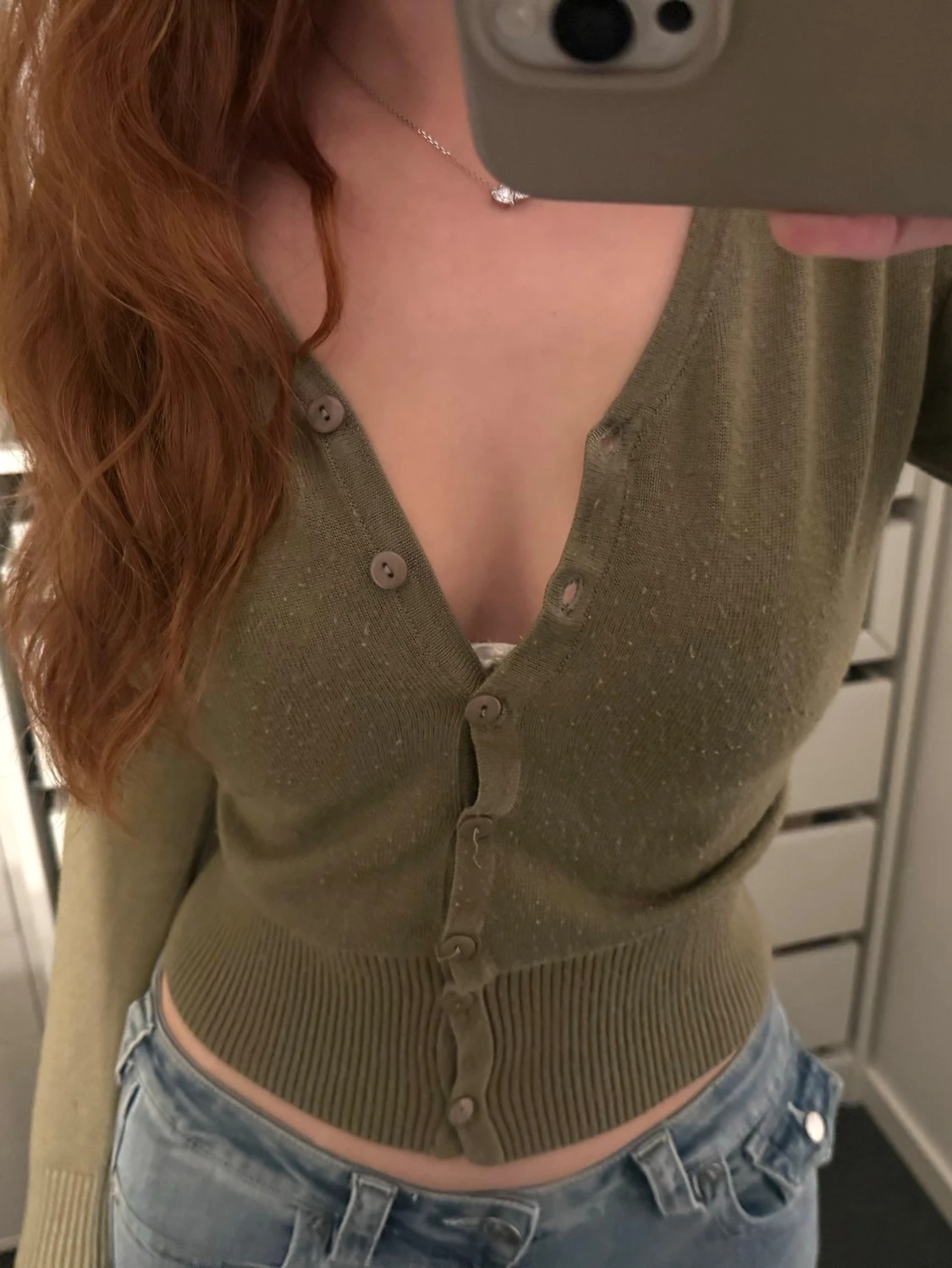 Olivgrön ribbad kofta med knappar - 1