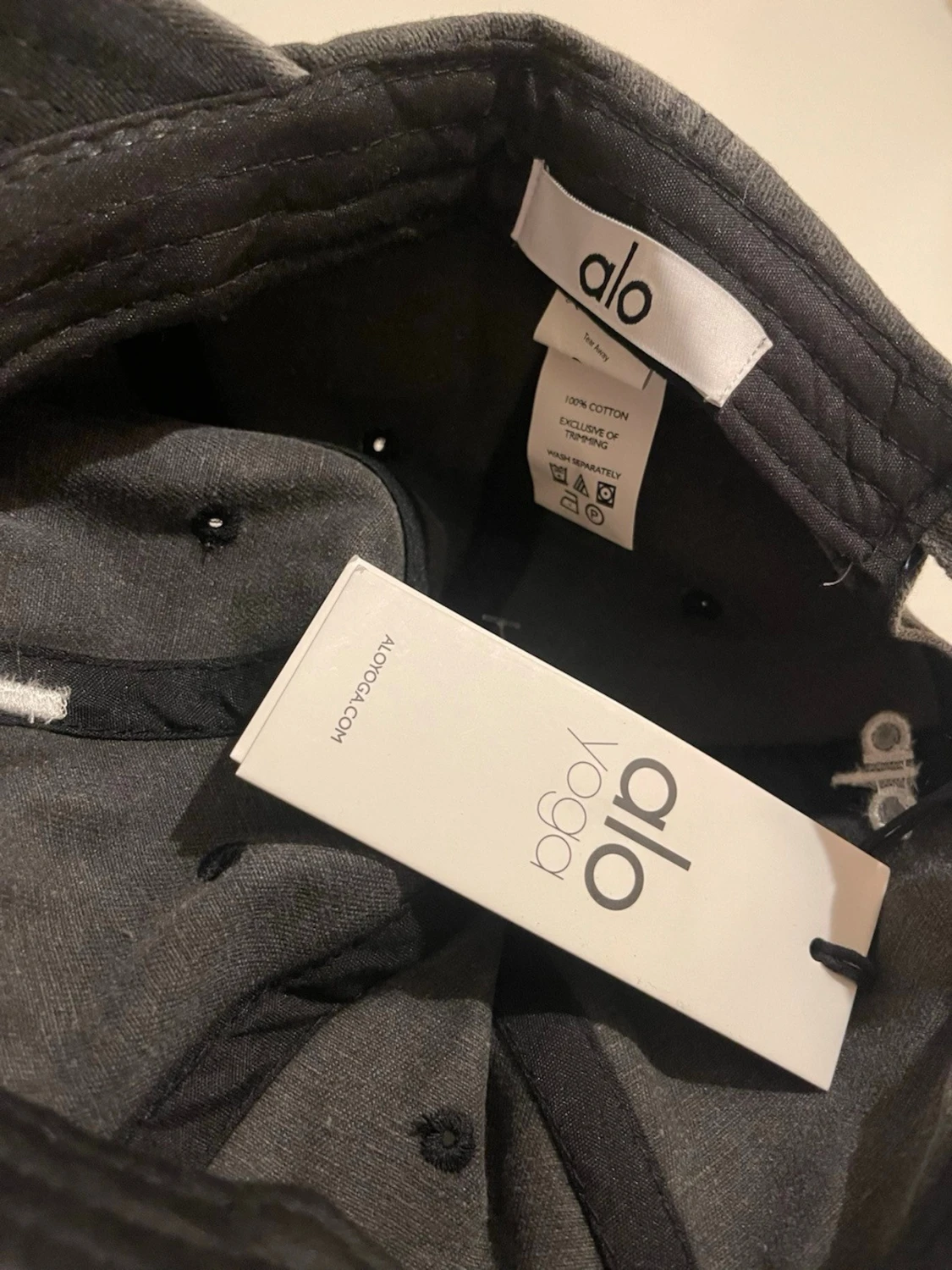 Grå  keps från Alo Yoga - 2