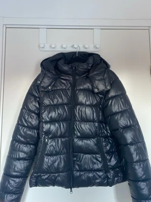 Svart jacka från lager 157 - Snygg puffjacka från lager i storlek M💕