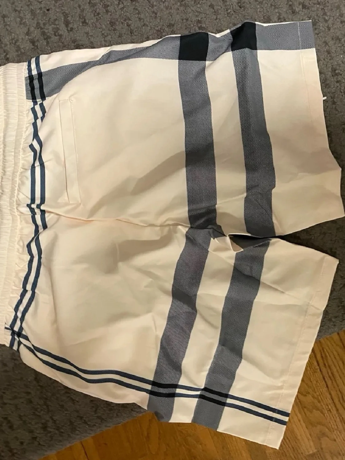 Rutiga Burberry shorts med snörning - 3