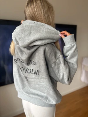 Acne studios hoodie  - Helt ny, grå storlek S (Oversize), 1-3 dagars leveranstid