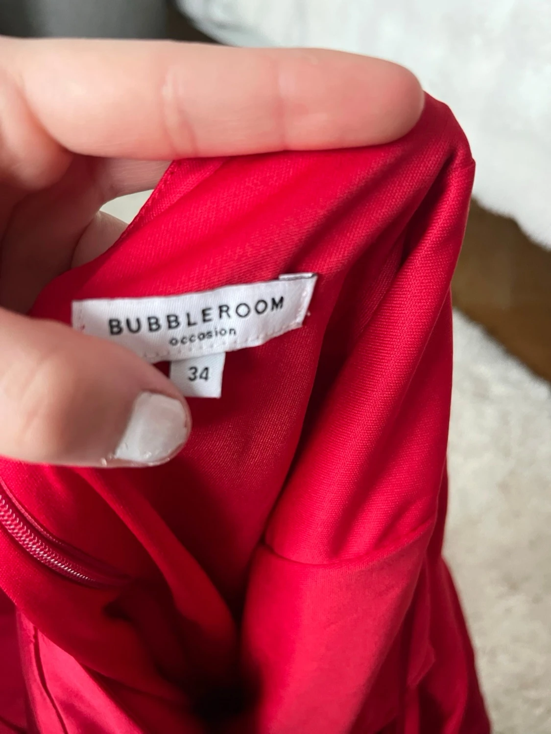 Röd långklänning med smala axelband - 2