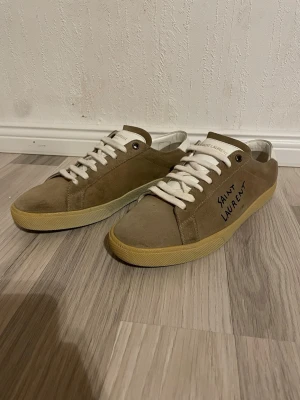Saint Laurent skor - Skick - 10/10 andvända 1 gång. Storlek 41 passar 42. All og!