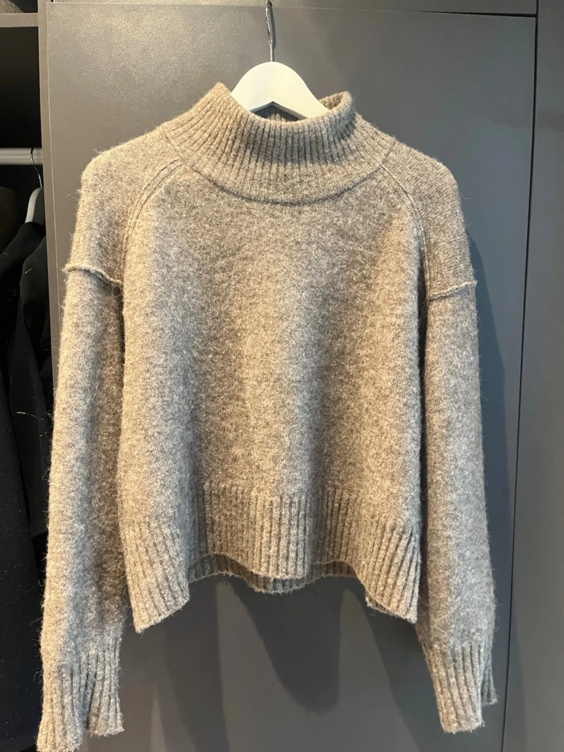 Beige stickad polotröja DAY  - 1