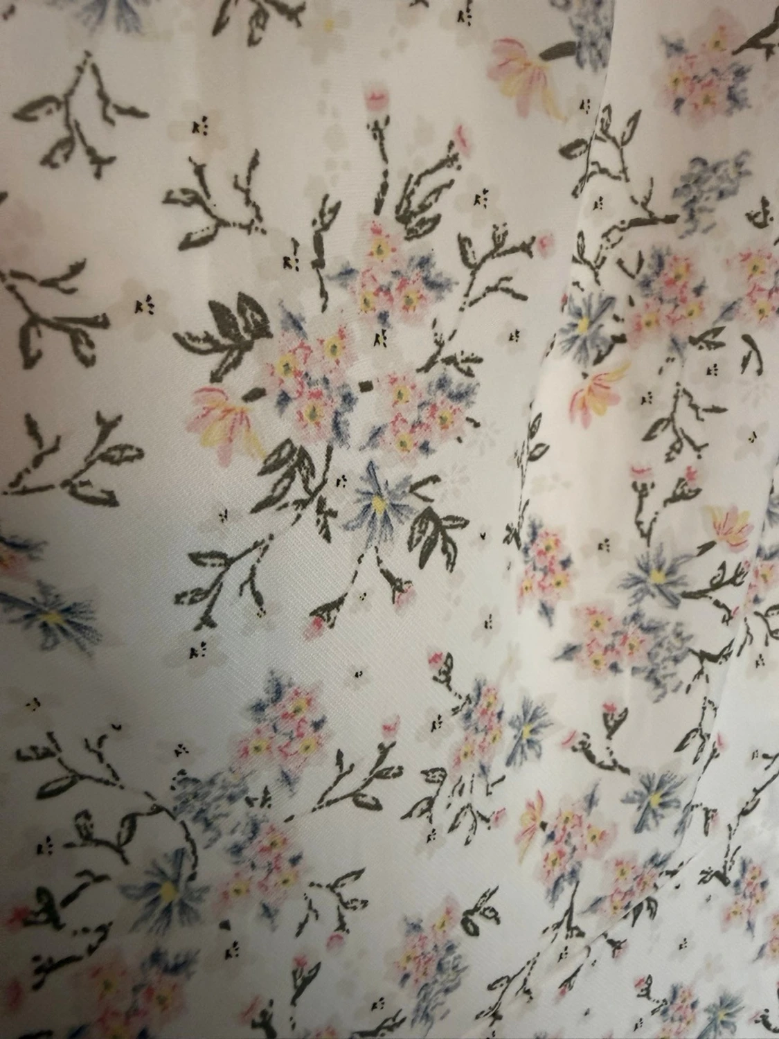 Blommig kortklänning i ljusa toner - 5