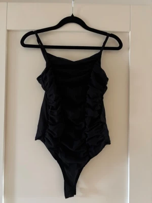 Body - Bikbok storlek L