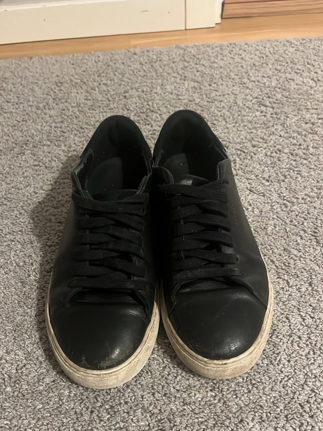 Svarta sneakers från Axel Arigato