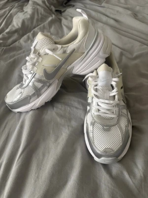 Nike skor - Helt oanvända Nike skor, perfekt för träning och daglig användning. Väldigt sköna skor, kommer utan låda. Storlek 45,5