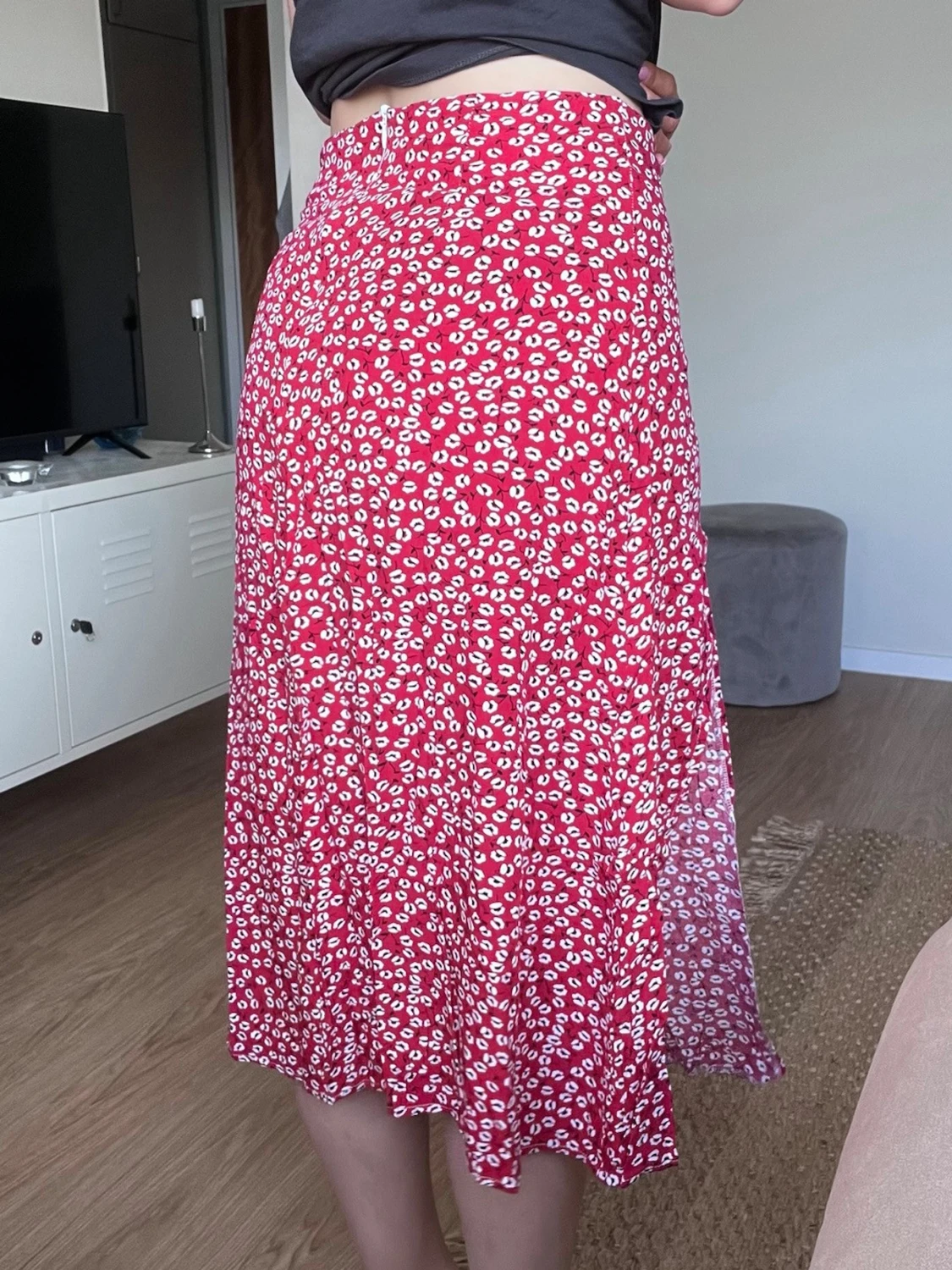 Blommig långkjol med slits och dragkedja- stl M, mycket bra skick - 1