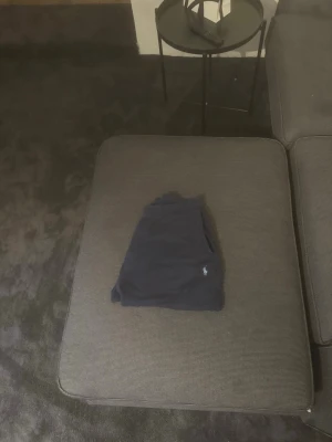 Mörkblå mjukisbyxor från Ralph Lauren - Snygga mjukisbyxor från Ralph Lauren. Tillverkad i mjuk bomull för skön känsla hela dagen.