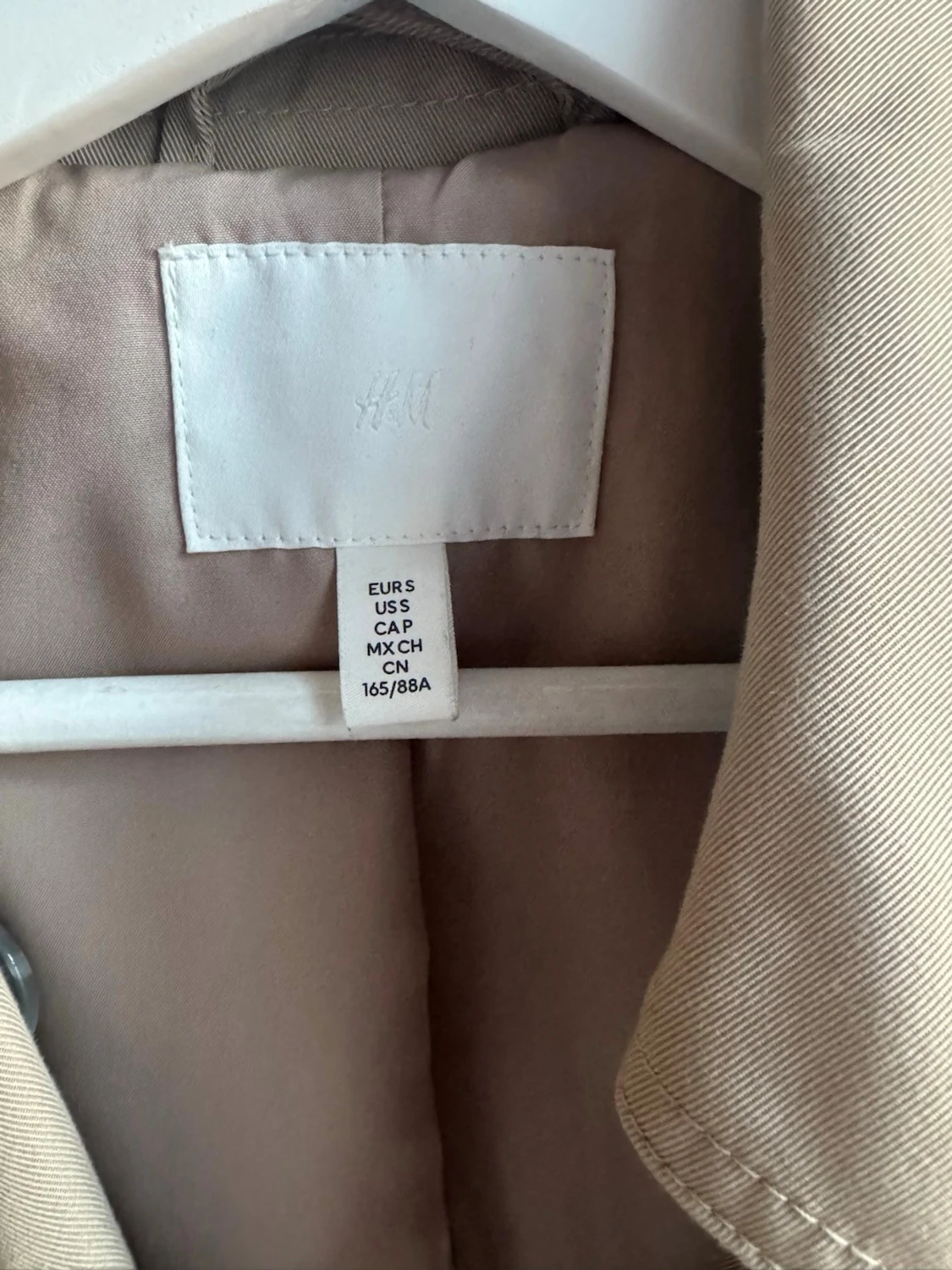 Beige trenchcoat med bälte - 2