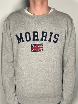 Morris tröja - Säljer en riktigt snygg och trendig Morris tröja i fint skick, storlek M, vid frågor är det bara att skriva //Gramenti