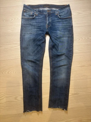 Nudie jeans - Riktigt feta Nudie - Grim Tim | Skick: 9/10 | Nypris: 1899 kr | Storlek: W33 L30 | Inga defekter 🙌 | Hör av er vid minsta fundering 🙌🤝