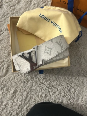 bälte herr  - skriv för information 