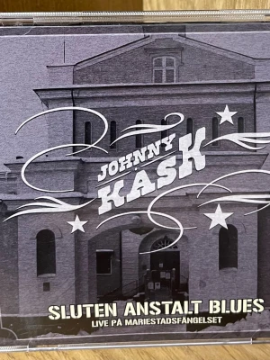 Sluten Anstalt Blues av Johnny Kask CD -  'Sluten Anstalt Blues' av Johnny Kask, live på Mariestadsfängelset. 