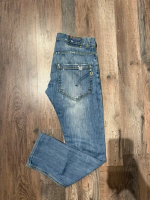 Dondup George jeans - Sjukt snygga dondups | W29 | snygg fade & slitningar | blåa | hör av er vid minsta lilla fundering eller fråga