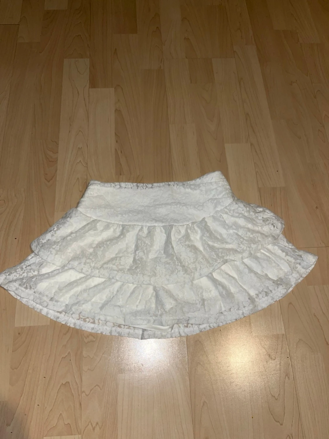 Vit volangkjol i spets - 1