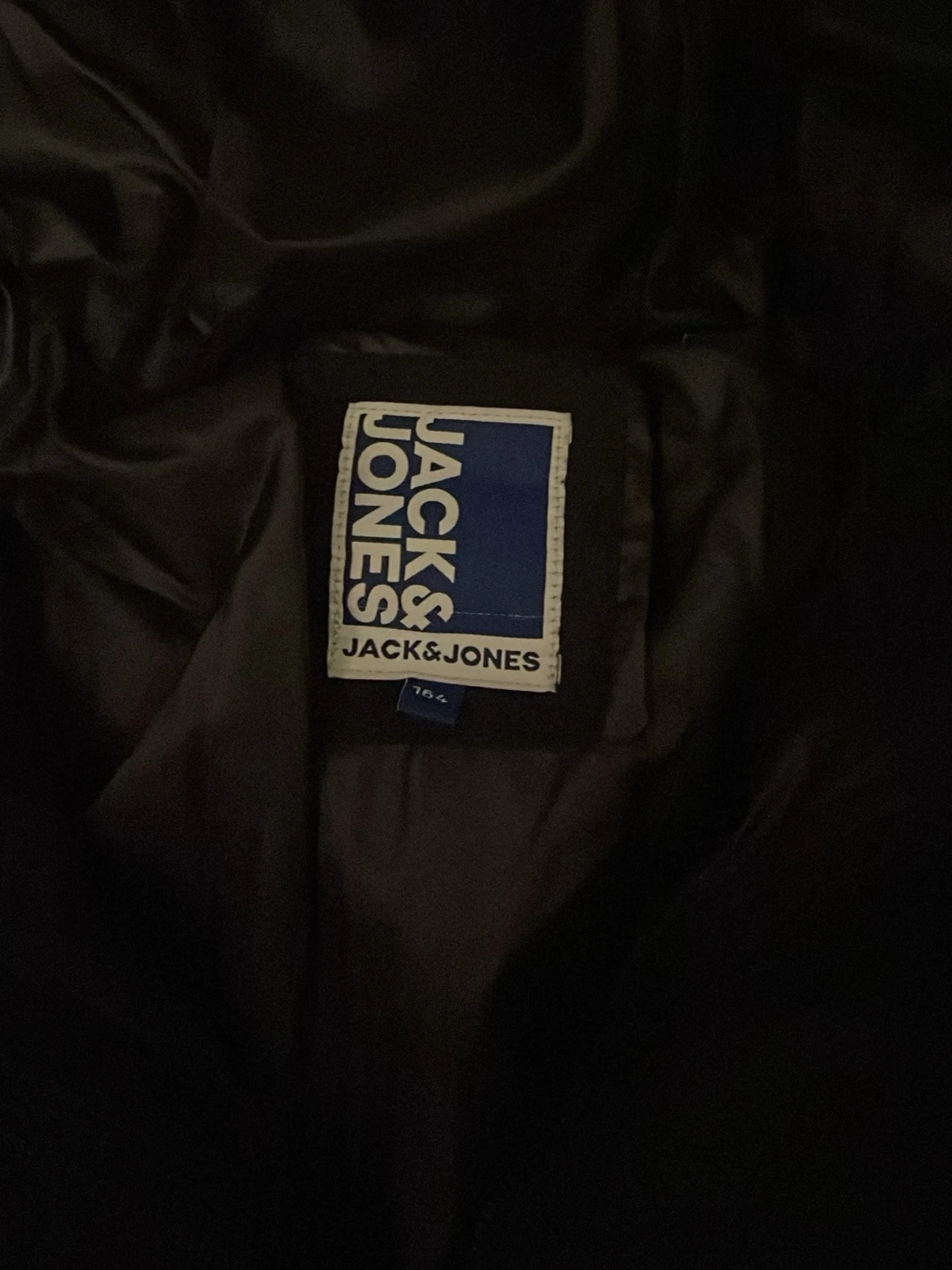 Svart pufferjacka från Jack & Jones - 1