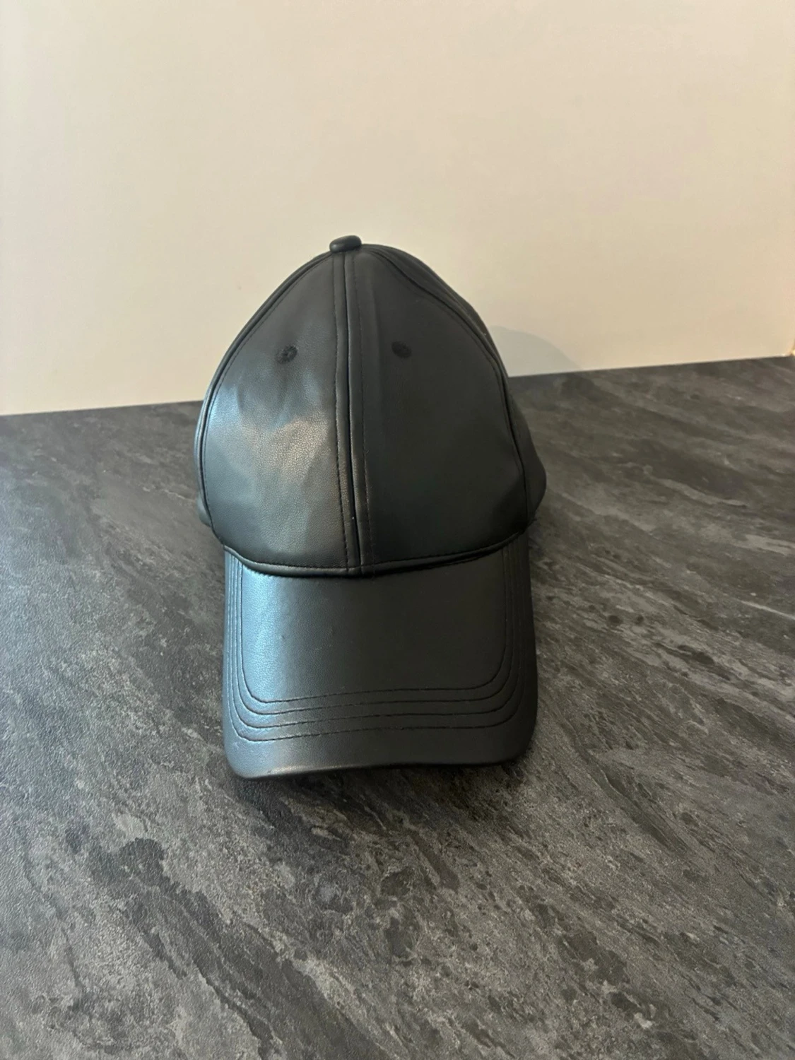 Svart keps i läder - 2