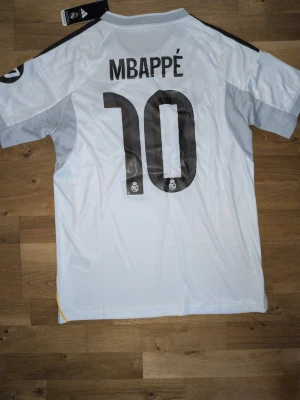Madrid shirt Mbappe - Size S