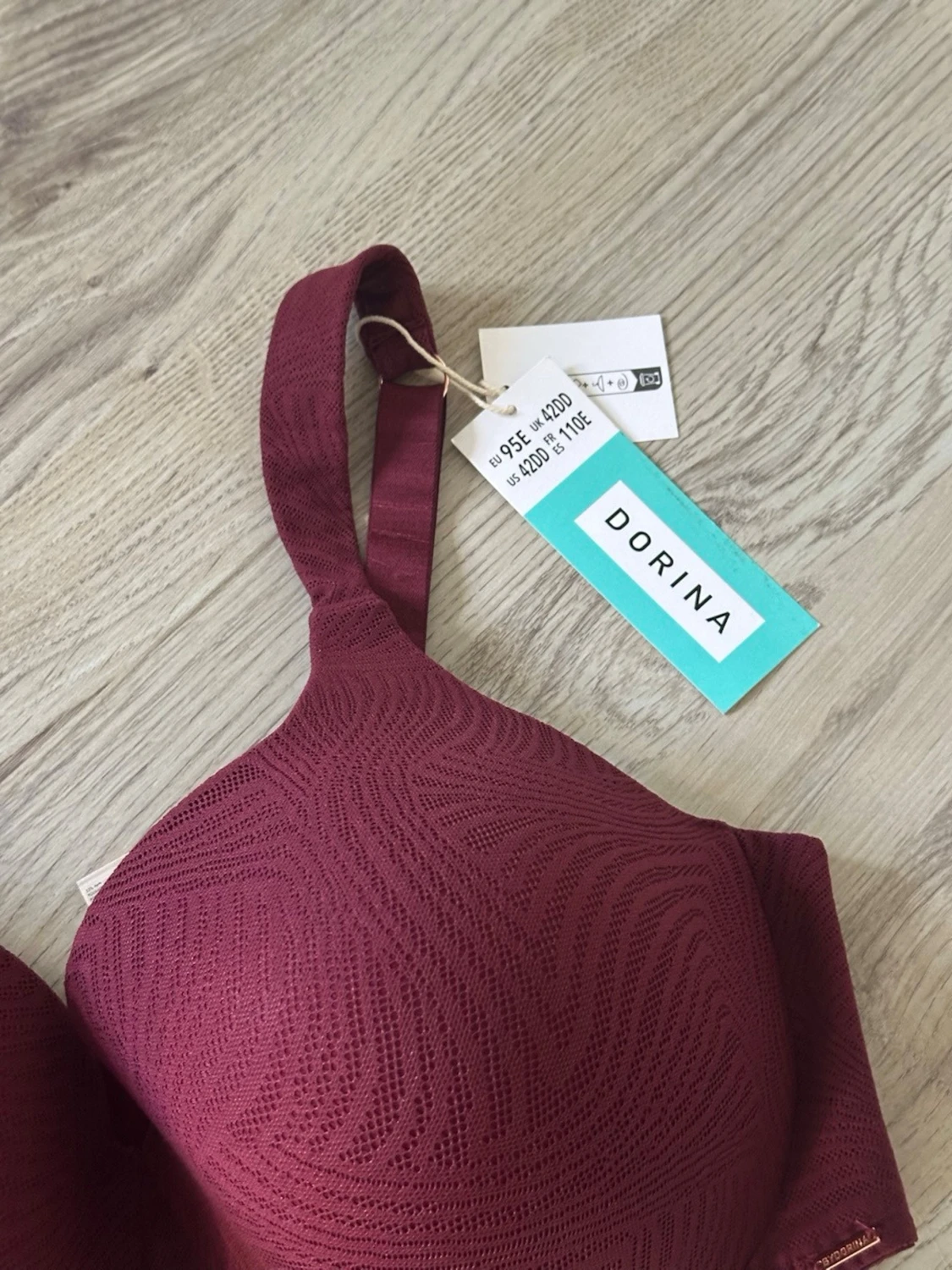 Vinröd bh från Dorina med vaddering - 1