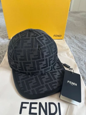 Fendi Keps  - Box osv tillkommer ej 