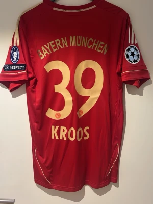 Bayern München Kroos #39 - En Bayern München tröja med Kroos #39 Storlek L 