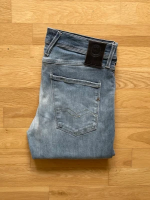 Replay Hyperflex - Replay jeans | Skick 9 | Nypris ca 2000kr mitt pris endast 499kr! | Storlek: W30 L34 | Priset är ej hugget i sten! 🪨 | Hör av dig vid minsta fråga eller fundering!📩