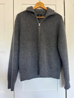 Cardigan - Hm Cardigan köpt för 450, toppskick! Storlek S, passar S-M