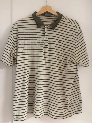 Vintage Lacoste Striped Polo Size 6 - Säljer en Vintage Lacoste Striped Polo. Storlek 6.