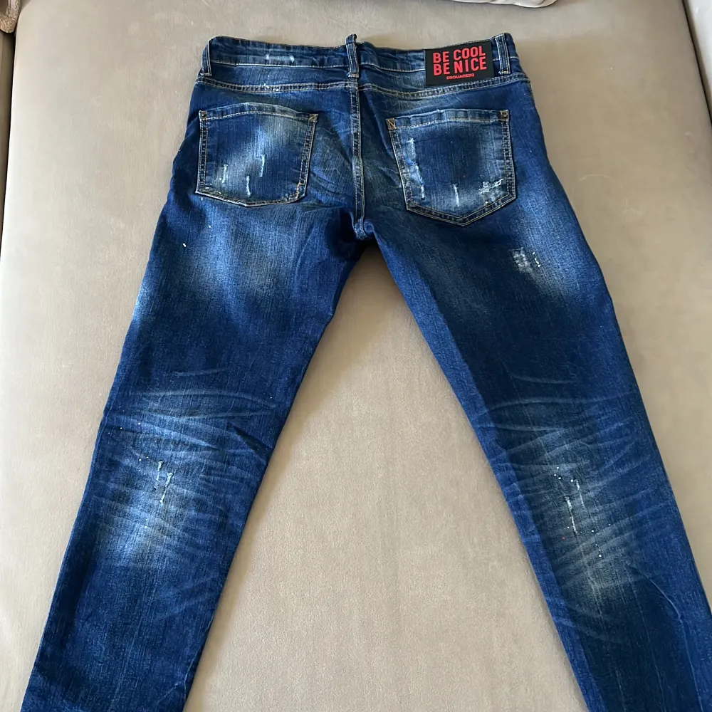 Dsquared2 jeans storlek 46 i bra skick hör av dig vid frågor . Jeans & Byxor.