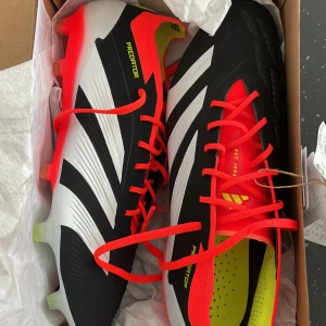 Adidas predator elite - Oanvända adidas predator elite, storlek 43 1/3. Pris kan diskuteras 