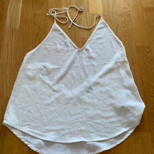 Linne - Fint sommarlinne som man knyter där uppe från BIKBOK, köparen står för frakt!