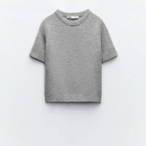 Zara tröja  - Jättefin stickad zara tröja, inte alls använd och jättesnygg på💘💘💘