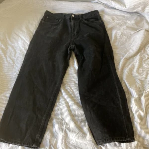 Weekday jeans baggy - Skitsnygga baggy jeans från weekday. Snyggt perfekt baggy passform. Har modellen ”galaxy loose” Köpta för 600kr